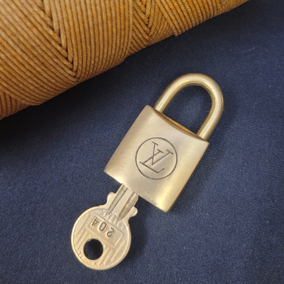 Authentic LV #204 Lock and Key - Picture 7 of 15